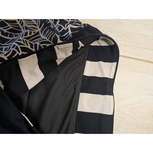 Lululemon Pretty Palm Run Times Shorts  SIZE 6 Black White Speed Shorts - Picture 5 of 6